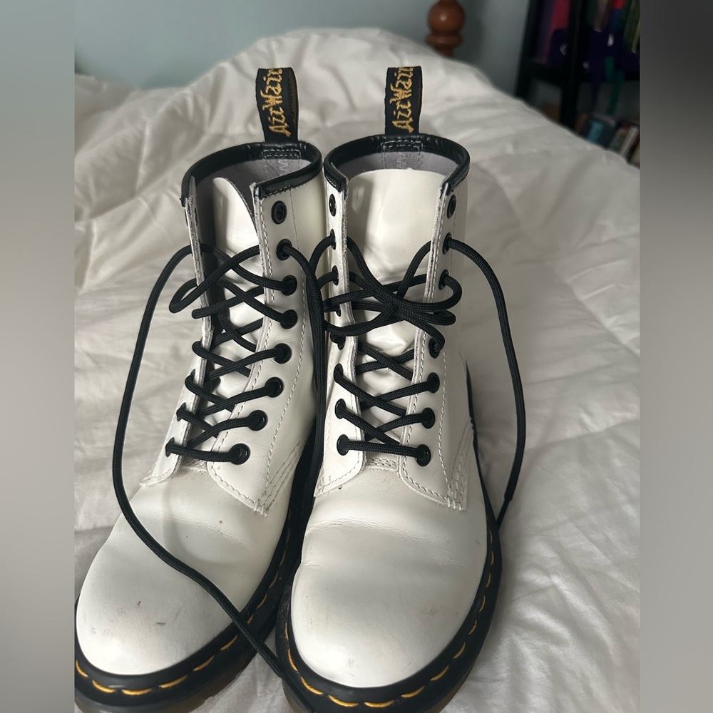 Like new white Doc Martins size 6